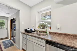 7584 Amherst Ave, University City, MO 63130 - Photo 14