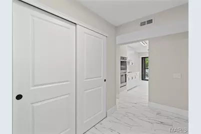 514 Coeur De Royale Drive #202, Creve Coeur, MO 63141 - Photo 8