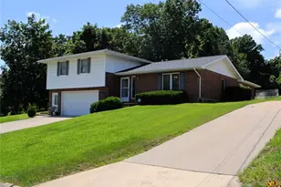 11 D Ville Pl, Hannibal, MO 63401 - Photo 2