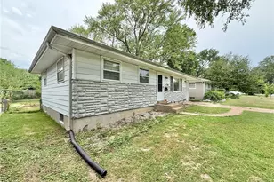 130 Ruth Dr, Florissant, MO 63031 - Photo 2