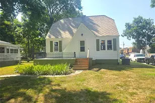 698 Center Dr, Saint Genevieve, MO 63670 - Photo 1