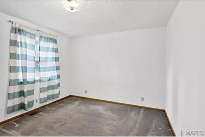 16 Midland Avenue, Maryland Heights, MO 63043 - Photo 28