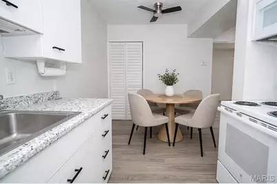 648 Coeur De Royale Drive #B, Creve Coeur, MO 63141 - Photo 4