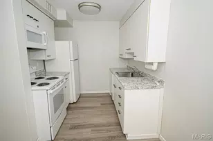 648 Coeur de Royale Dr, Creve Coeur, MO 63141 - Photo 6