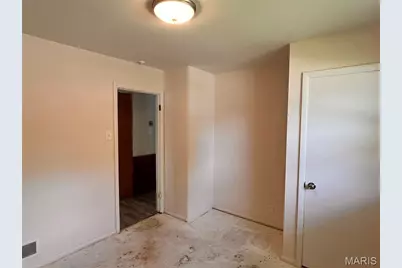 10501 Lilac Avenue, Saint Louis, MO 63137 - Photo 8