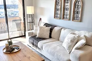 950 E Rue De La Banque, Saint Louis, MO 63141 - Photo 10