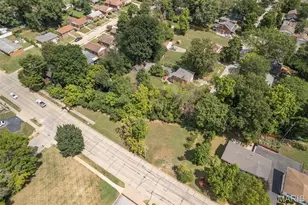 7765 Weston Pl, Saint Louis, MO 63117 - Photo 6