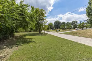 7765 Weston Pl, Saint Louis, MO 63117 - Photo 10