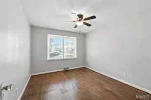 1090 Kinstern Dr, Des Peres, MO 63131 - Photo 18