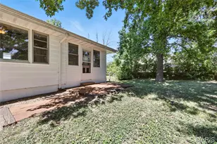 1090 Kinstern Dr, Des Peres, MO 63131 - Photo 32