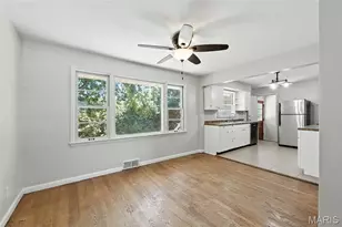 1090 Kinstern Dr, Des Peres, MO 63131 - Photo 10