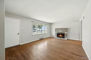 1090 Kinstern Dr, Des Peres, MO 63131 - Photo 6