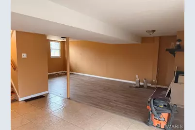 2250 Montagne Drive, Florissant, MO 63033 - Photo 6