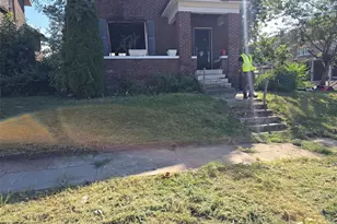 4628 Elmbank Ave, Saint Louis, MO 63115 - Photo 2