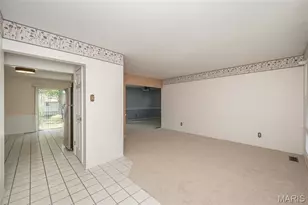 2570 Guildford Dr, Florissant, MO 63033 - Photo 4
