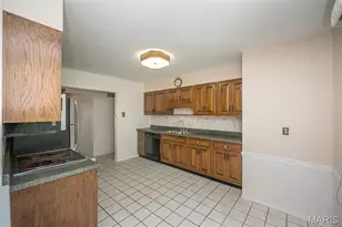 2570 Guildford Dr, Florissant, MO 63033 - Photo 12