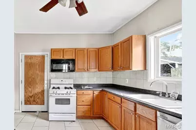 4028 Schiller Place, Saint Louis, MO 63116 - Photo 4