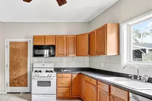 4028 Schiller Pl, Saint Louis, MO 63116 - Photo 4