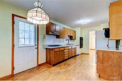 100 Broadmere Drive, Florissant, MO 63033 - Photo 8