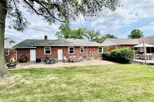 5201 Kingwood Dr, Saint Louis, MO 63123 - Photo 2