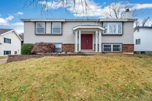 225 Vistaoak Ct, Ballwin, MO 63021 - Photo 2