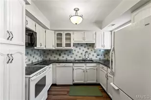 117 E Clinton Pl, Kirkwood, MO 63122 - Photo 10