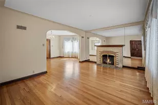 10000 Hilltop Dr, Saint Louis, MO 63128 - Photo 6