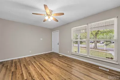 12095 El Camara Drive, Florissant, MO 63033 - Photo 8