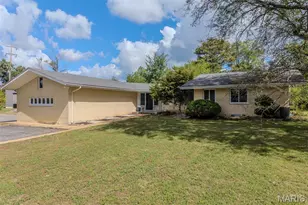 376 Sunset Dr, Lebanon, MO 65536 - Photo 2