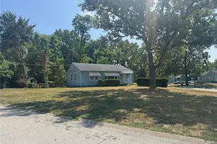 9163 Loganberry Ln, Bel-Ridge, MO 63121 - Photo 2