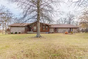 20448 Oakway Dr, Lebanon, MO 65536 - Photo 2