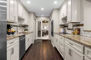 14300 Conway Meadows Ct, Chesterfield, MO 63017 - Photo 8