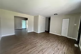 8435 Bridle Spur Dr, Hazelwood, MO 63042 - Photo 4