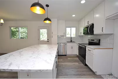 2347 Farflung Drive, Florissant, MO 63031 - Photo 8