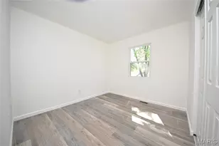 2347 Farflung Dr, Florissant, MO 63031 - Photo 18
