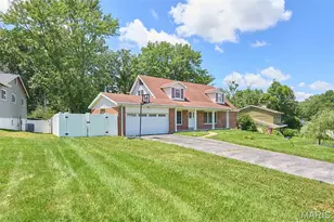 449 Wildwood Pkwy, Ballwin, MO 63011 - Photo 2