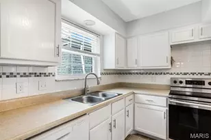 4347 Chateau De Ville Dr, Saint Louis, MO 63129 - Photo 14