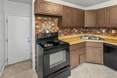 10 Garnier Court, Florissant, MO 63031 - Photo 18