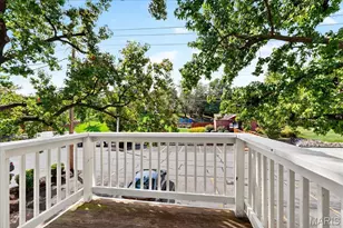 9067 Wrenwood Ln, Brentwood, MO 63144 - Photo 10