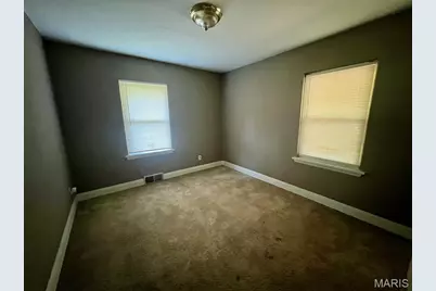 6737 Kenwood Drive, Saint Louis, MO 63121 - Photo 6