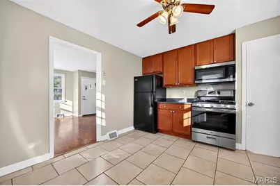 10592 Clarendon Avenue, Saint Louis, MO 63114 - Photo 12