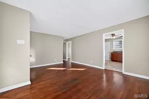 10592 Clarendon Ave, Saint Louis, MO 63114 - Photo 8