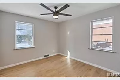 6902 Ira Avenue, Saint Louis, MO 63121 - Photo 18