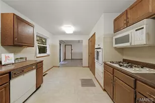 32 Oak Forest Dr, Saint Charles, MO 63303 - Photo 12