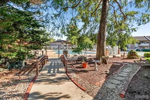 10140 Sakura Dr, Saint Louis, MO 63128 - Photo 30