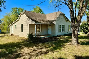 111 S White Oak St, Desloge, MO 63601 - Photo 2