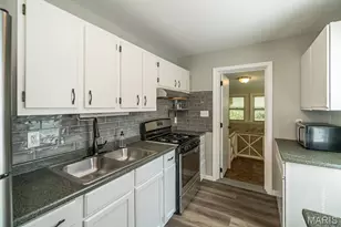 12502 Hillview Dr, Saint Louis, MO 63138 - Photo 10
