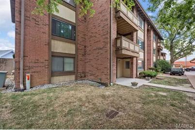 9 Fairways Circle #B, Saint Charles, MO 63303 - Photo 2