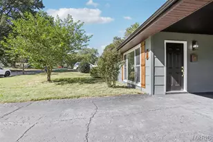 9513 Margo Ann Ln, Woodson Terrace, MO 63134 - Photo 4