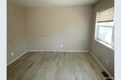 10038 Balboa Drive, Saint Louis, MO 63136 - Photo 2